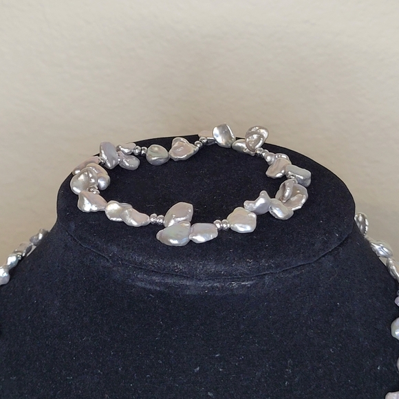 Elegant Silver Pearl Necklace and Bracelet Set - Picture 5 of 5